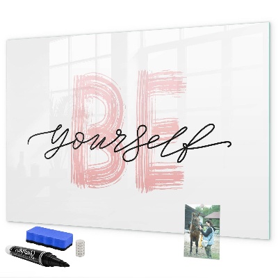 Decoratief glazen wandbord beschrijfbaar en magnetisch Een inspirerende plek voor herinneringen en foto's.