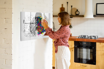 Decoratief glazen wandbord beschrijfbaar en magnetisch Een creatieve ruimte voor herinneringen en ideeën.