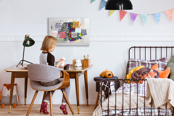 Decoratief glazen wandbord beschrijfbaar en magnetisch Een creatieve ruimte voor herinneringen en ideeën.