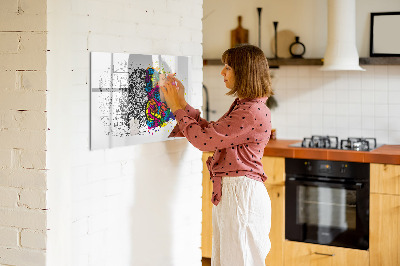 Decoratief glazen wandbord beschrijfbaar en magnetisch Een creatieve ruimte voor herinneringen en ideeën.