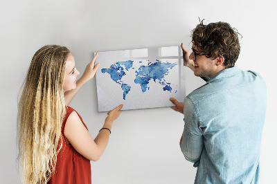 Decoratief glazen wandbord beschrijfbaar en magnetisch Een wereldkaart met persoonlijke herinneringen.