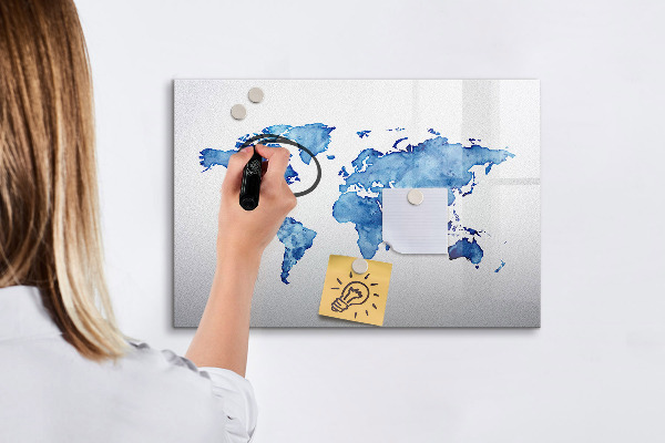 Decoratief glazen wandbord beschrijfbaar en magnetisch Een wereldkaart met persoonlijke herinneringen.