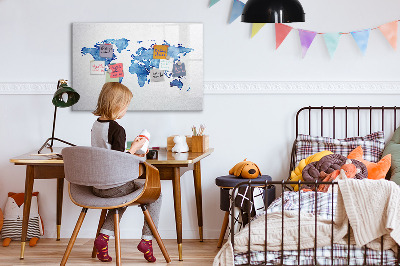 Decoratief glazen wandbord beschrijfbaar en magnetisch Een wereldkaart met persoonlijke herinneringen.