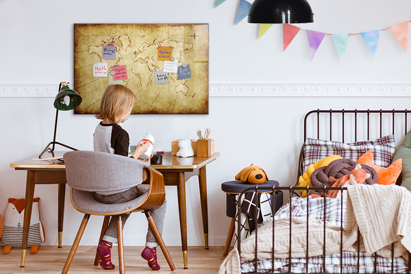 Decoratief glazen wandbord beschrijfbaar en magnetisch Een wereldkaart met persoonlijke herinneringen.