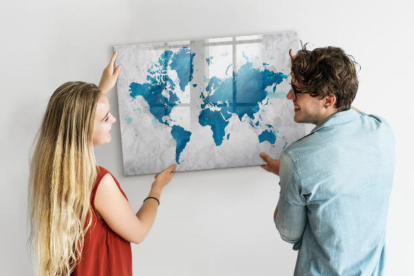 Decoratief glazen wandbord beschrijfbaar en magnetisch Wereldkaart met persoonlijke foto's