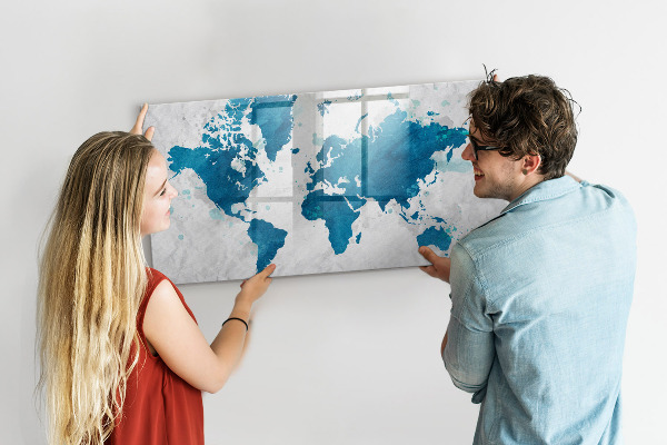 Decoratief glazen wandbord beschrijfbaar en magnetisch Wereldkaart met persoonlijke foto's
