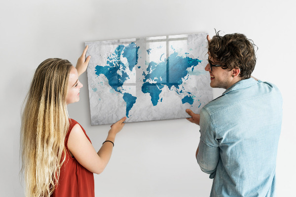 Decoratief glazen wandbord beschrijfbaar en magnetisch Wereldkaart met persoonlijke foto's