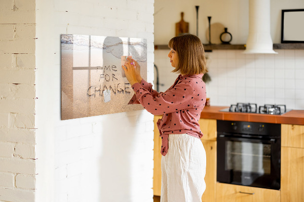 Decoratief glazen wandbord beschrijfbaar en magnetisch Tijd voor veranderingen en herinneringen.