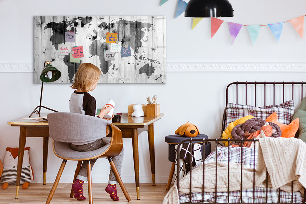 Decoratief glazen wandbord beschrijfbaar en magnetisch Een wereldkaart met persoonlijke herinneringen.