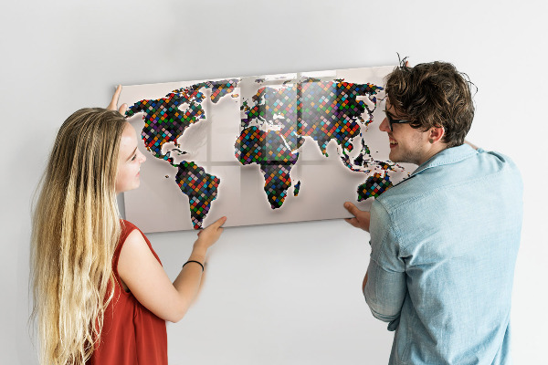 Decoratief glazen wandbord beschrijfbaar en magnetisch Interactieve wereld met fotospots