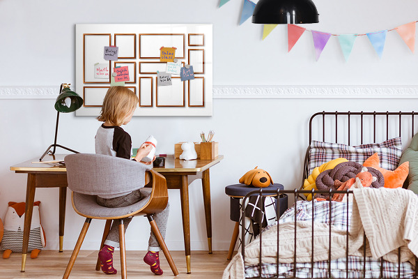 Decoratief glazen wandbord beschrijfbaar en magnetisch Een creatieve ruimte voor herinneringen en foto's