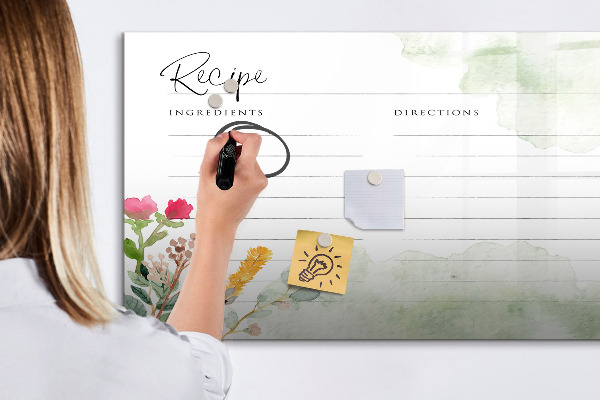 Decoratief glazen wandbord beschrijfbaar en magnetisch Een creatief prikbord voor recepten en herinneringen.