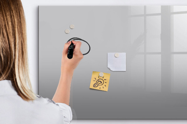 Decoratief glazen wandbord beschrijfbaar en magnetisch Een praktisch prikbord voor notities en foto's.