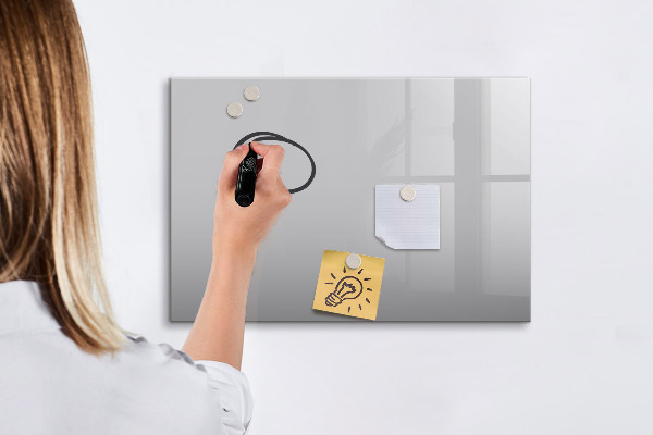 Decoratief glazen wandbord beschrijfbaar en magnetisch Een praktisch prikbord voor notities en foto's.
