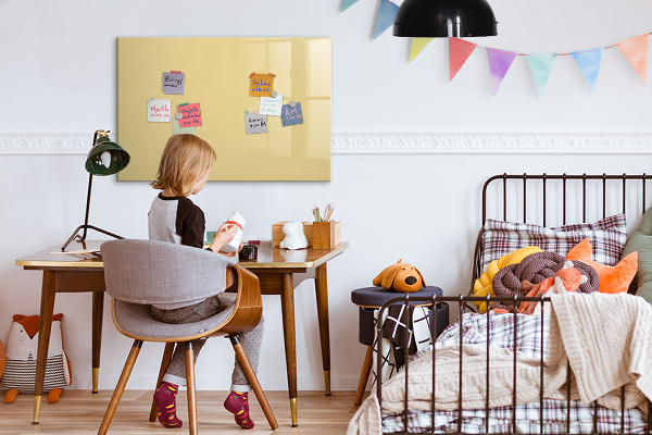Decoratief glazen wandbord beschrijfbaar en magnetisch Een knusse plek voor herinneringen en aantekeningen.