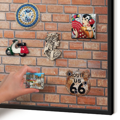 Wandbord voor magneten in een zwarte lijst Bakstenen muur