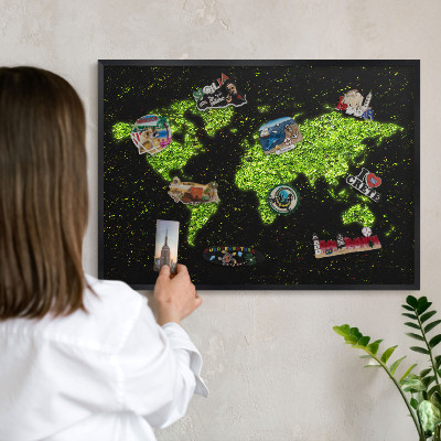 Wandbord voor magneten in een zwarte lijst Groene kaart
