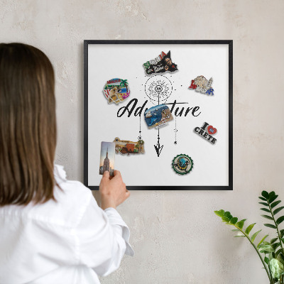 Wandbord voor magneten in een zwarte lijst Avontuurthema