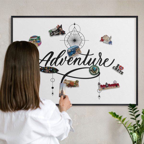 Wandbord voor magneten in een zwarte lijst Typografisch avontuur