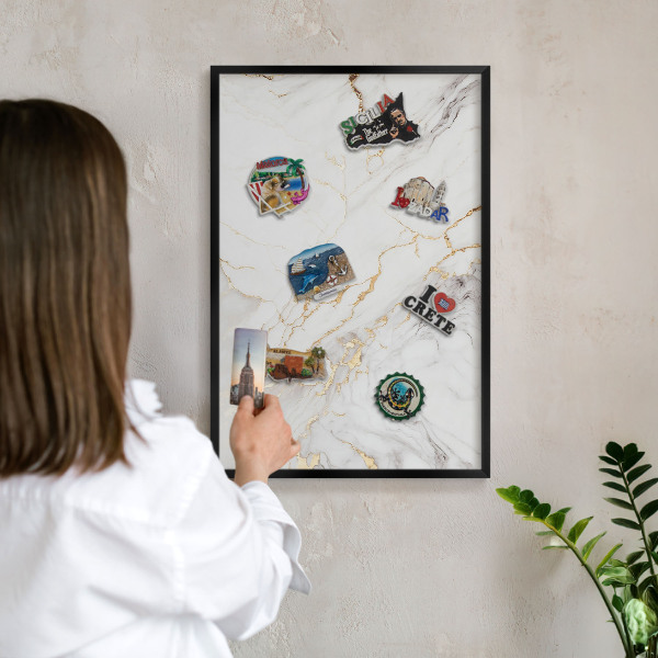 Wandbord voor magneten in een zwarte lijst Marmeren elegantie