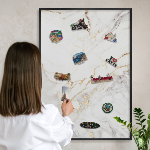 Wandbord voor magneten in een zwarte lijst Marmeren elegantie