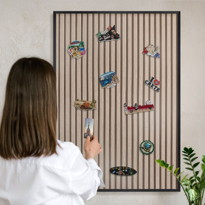 Wandbord voor magneten in een zwarte lijst Rustige structuur
