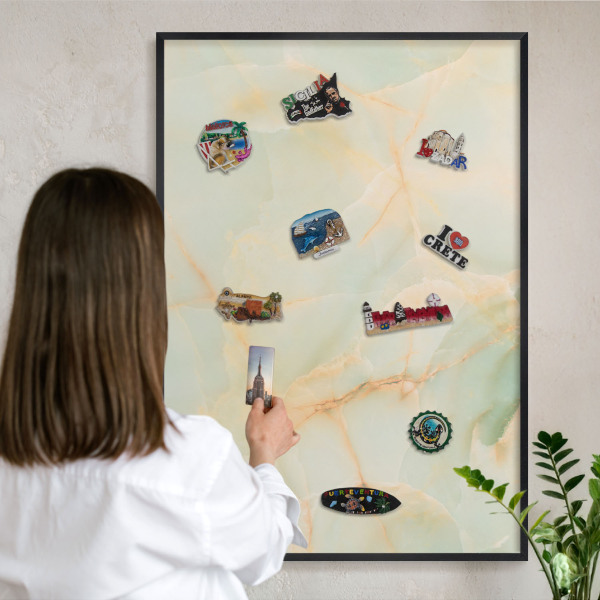 Wandbord voor magneten in een zwarte lijst Marmeren elegantie