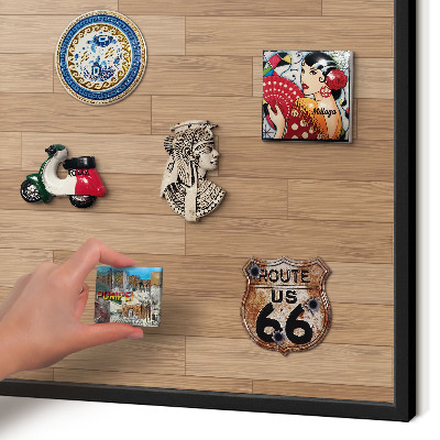 Wandbord voor magneten in een zwarte lijst Houten patroon