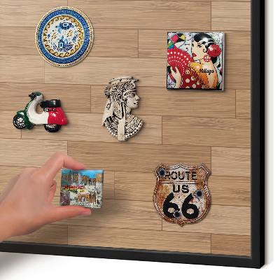 Wandbord voor magneten in een zwarte lijst Houten patroon
