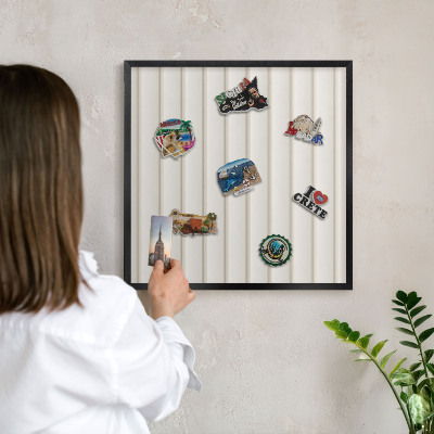 Metalen bord voor magneten met zwarte lijst Verticale lijnen