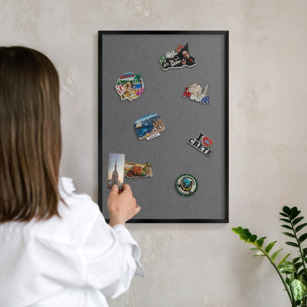 Wandbord voor magneten in een zwarte lijst Grijze textuur