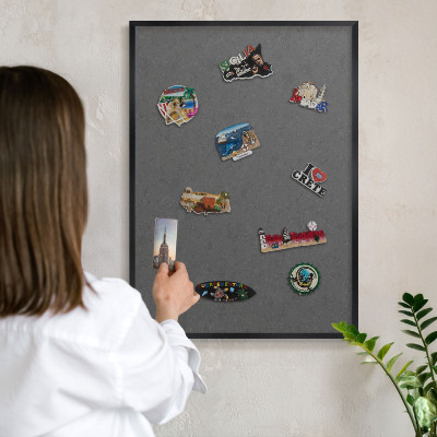 Wandbord voor magneten in een zwarte lijst Grijze textuur