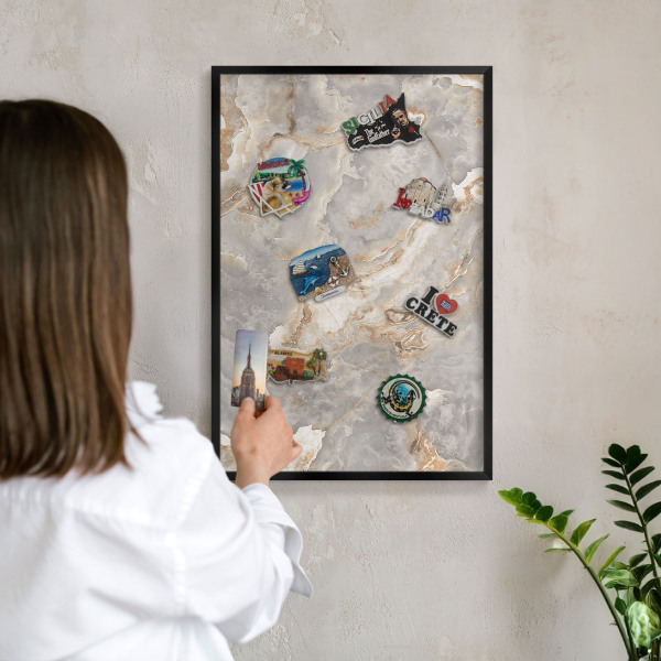 Wandbord voor magneten in een zwarte lijst Marmeren elegantie