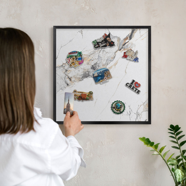Wandbord voor magneten in een zwarte lijst Marmereffect