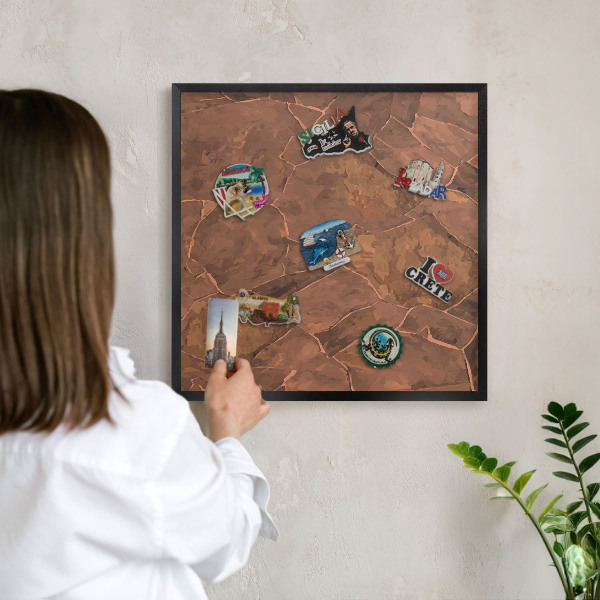 Wandbord voor magneten in een zwarte lijst Stenen constructie