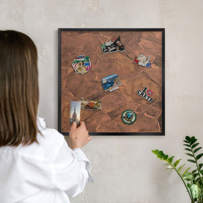 Wandbord voor magneten in een zwarte lijst Stenen constructie