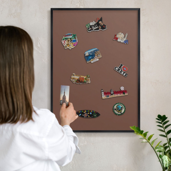 Wandbord voor magneten in een zwarte lijst Bruine kleur