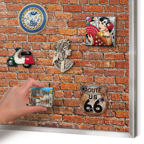 Decoratief metalen magneetbord in een zilveren lijst Baksteenmotief