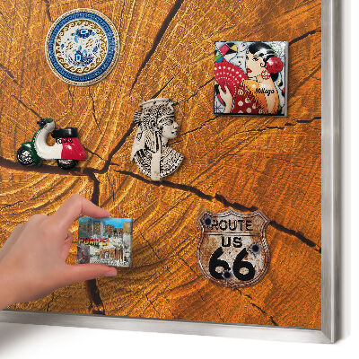 Decoratief metalen magneetbord in een zilveren lijst Houtnerf
