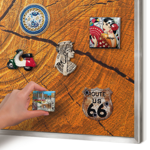 Decoratief metalen magneetbord in een zilveren lijst Houtnerf