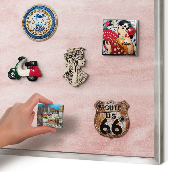Magneetbord voor souvenir magneten met zilveren lijst Roze textuur