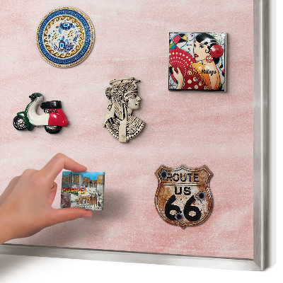 Magneetbord voor souvenir magneten met zilveren lijst Roze textuur