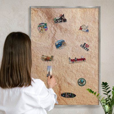 Decoratief metalen magneetbord in een zilveren lijst Steenstructuur
