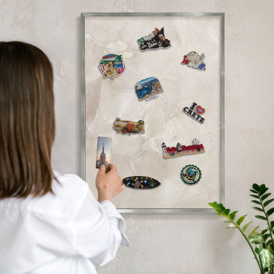 Decoratief metalen magneetbord in een zilveren lijst Beige marmer