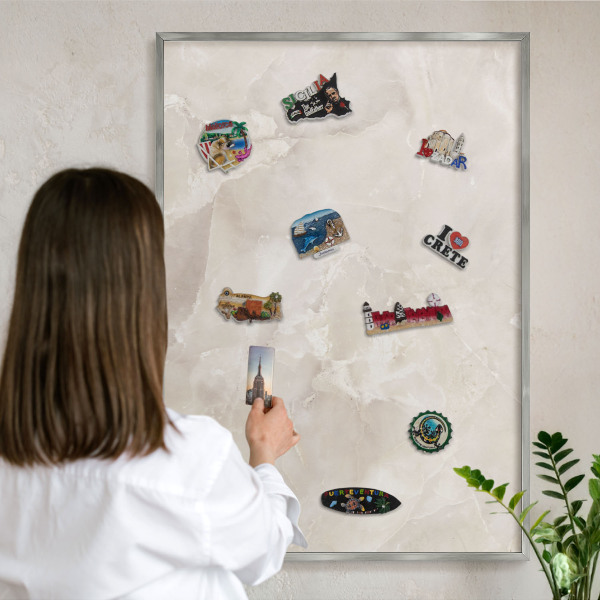 Decoratief metalen magneetbord in een zilveren lijst Beige marmer