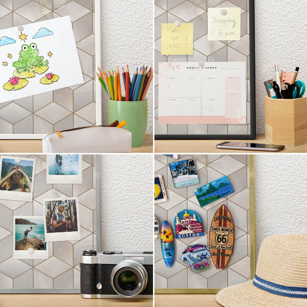 Decoratief metalen magneetbord in een zilveren lijst Kubieke achtergrond