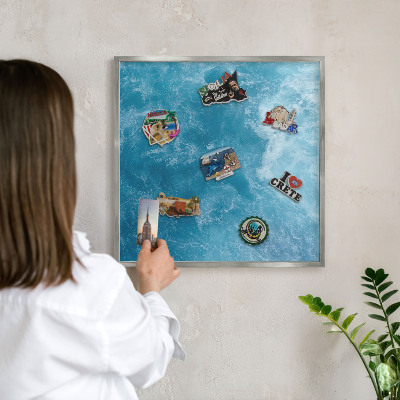 Magneetbord voor souvenir magneten met zilveren lijst Oceaangolven