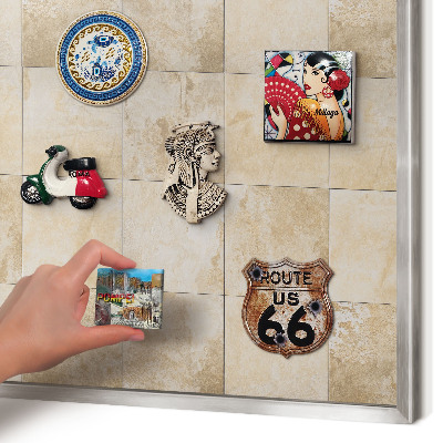Magneetbord voor souvenir magneten met zilveren lijst Neutrale elegantie