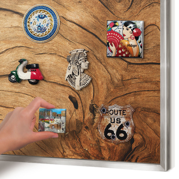 Magneetbord voor souvenir magneten met zilveren lijst Houtnerf