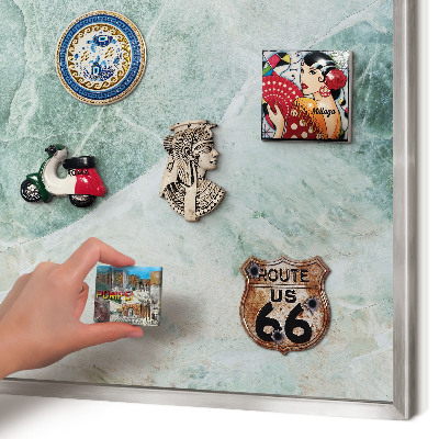 Decoratief metalen magneetbord in een zilveren lijst Groene texturen
